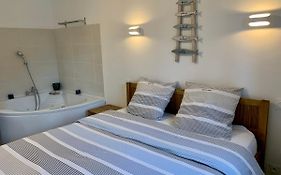 LA BADINE Appartement rénové Haut de game et Parc Prestations Premiumamme avec Climatisation Vue Pisc